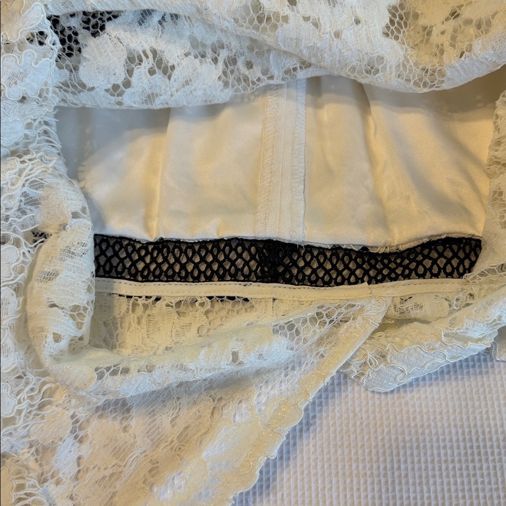 Alexis Evie Lace Dress Size XS Black White NWT - Picture 12 of 14